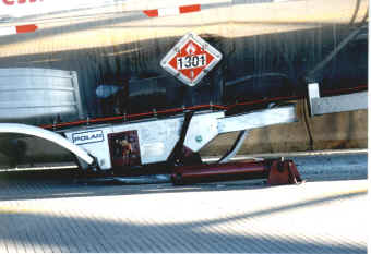 trailer side front.jpg (295058 bytes)